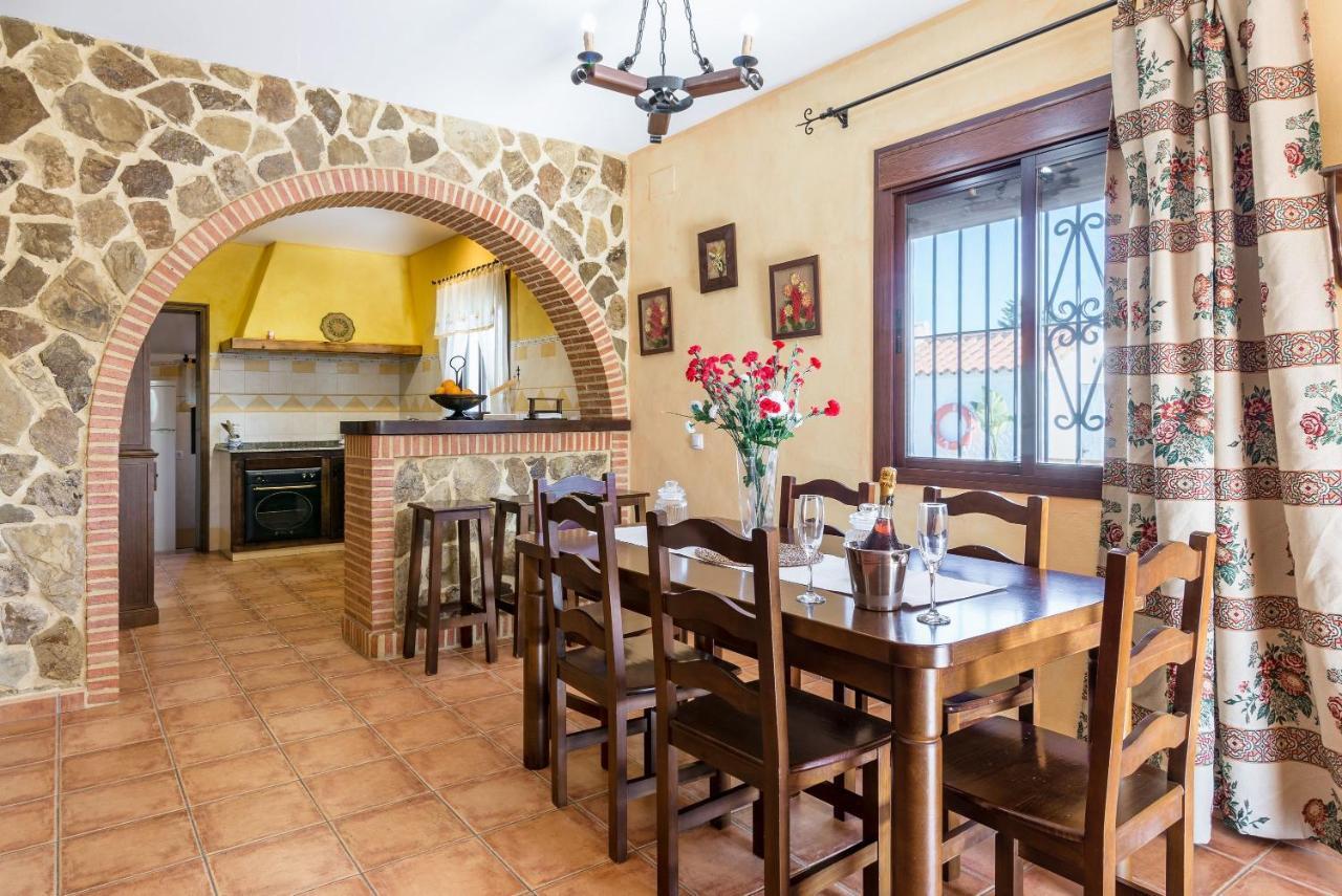 La Casa Del Estanque Villa โกนิล เด ลาฟรอนเตรา ภายนอก รูปภาพ